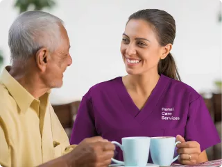 Renal Care Services - Doctora compartiendo con paciente renal