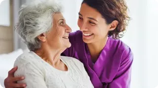 Renal Care Services - Doctora cuidando a paciente renal crónico