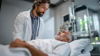 Renal Care Services - Doctor y paciente renal crónico