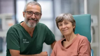 Renal Care Services - Doctor con paciente renal