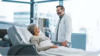 Renal Care Services - Doctor con paciente renal agudo en hospital